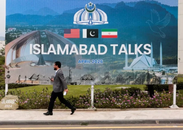 Переговори між США та Іраном призупинені після тривалих обговорень Переговори-між-США-та-Іраном-тимчасово-призупинені-після-14-годин-обговорень,-розбіжності-зберігаються