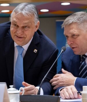 Фіцо публічно підтримав Орбана напередодні виборів в Угорщині