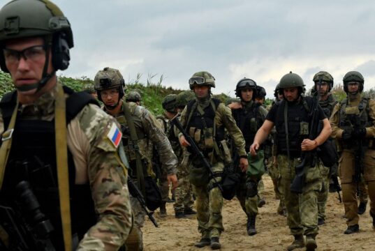 Російські атаки тривають попри великоднє перемир’я: 55 обстрілів за день Росія продовжує порушувати “перемир’я”: у Генштабі відзвітували про ситуацію на фронті