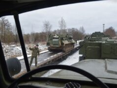 Російські війська перекидають техніку на північ Донецької області під час великоднього “перемир’я” РФ стягує сили на північ Донецької області, скориставшись “перемир’ям” (відео)