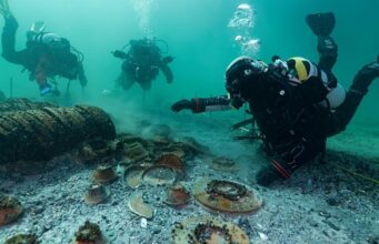 У Швейцарії археологи підняли з дна озера понад 1000 скарбів Римської імперії У-Швейцарії-археологи-підняли-з-дна-озера-понад-1000-скарбів-Римської-імперії