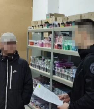В-Україні-ліквідована-схема-обігу-нелегальних-вейпів-на-десятки-мільйонів-гривень