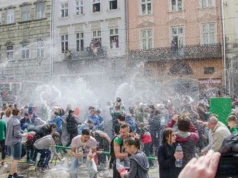 Поливаний понеділок 2026: привітання у прозі, віршах та листівках Поливаний понеділок 2026: привітання у прозі, віршах та листівках