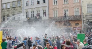 Поливаний понеділок 2026: привітання у прозі, віршах та листівках Поливаний понеділок 2026: привітання у прозі, віршах та листівках