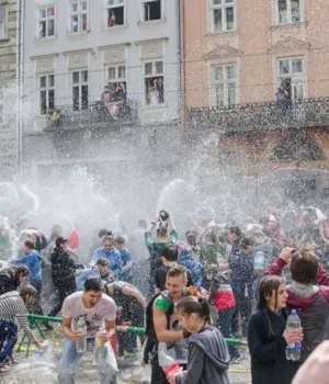 26_big_v1745175610.webp Поливаний понеділок 2026: привітання у прозі, віршах та листівках