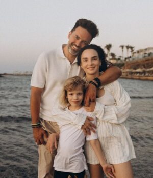 Дружина-Мірошниченка-похвалилась-вагомими-досягненнями-10-річної-названої-доньки-на Балі Дружина-Мірошниченка-похвалилась-вагомими-досягненнями-10-річної-названої-доньки-на Балі