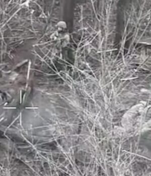 Двоє-українських-штурмовиків-взяли-в-полон-вісьмох-російських-окупантів Двоє-українських-штурмовиків-взяли-в-полон-вісьмох-російських-окупантів