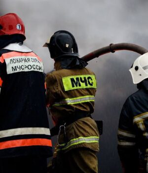 rosiya_pozhezhniki_t_me_mchs_official___2c001f7ed5ceda41f18d0564689d98e6_1300x820.jpg У Мелітополі після влучання горить підстанція: місто частково знеструмлене