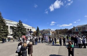 У Нововолинську відзначили Великдень на благодійному фестивалі Концертна-програма,-майстеркласи,-ярмарок-майстрів,-конкурси-та-благодійна-лотерея:-у-Нововолинську-відзначили-Великдень