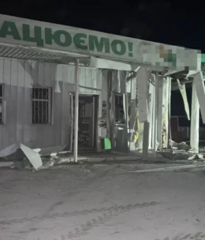Атака-рф-на-Харківщину-13-квітня-–-пошкоджено-АЗС,-є-постраждалі-серед-цивільних Атака-рф-на-Харківщину-13-квітня-–-пошкоджено-АЗС,-є-постраждалі-серед-цивільних