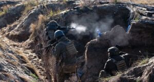 Десантники знищили групу російських окупантів у Сумській області Десятки окупантів на Сумщині лізли в тил десантникам через газову трубу (відео)