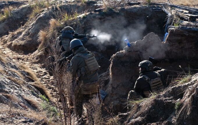 Десантники знищили групу російських окупантів у Сумській області Десятки окупантів на Сумщині лізли в тил десантникам через газову трубу (відео)