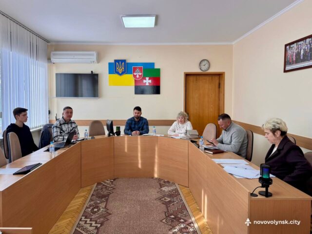 Засідання постійних комісій Нововолинської міської ради: обговорення бюджету та нових програм Депутати-опрацювали-проєкти-рішень-чергової-сесії-Нововолинської-міської-ради-у-постійних-комісіях