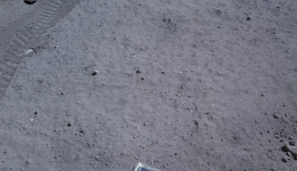 Астронавт залишив сімейне фото на Місяці: що з ним сталося через 50 років Астронавт-залишив-сімейне-фото-на Місяці:-що з ним-сталося-через-50 років