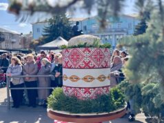 У Нововолинську представили рекордну паску вагою 200 кілограмів У-Нововолинську-презентували-найбільшу-паску:-її-номінували-до-Книги-досягнень-громади