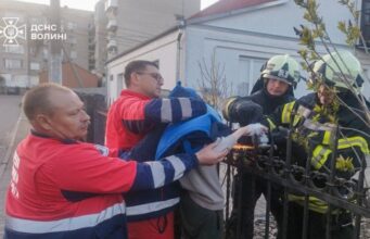 На Волині 10-річний хлопчик нахромився на огорожу. ФОТО На-Волині-10-річний-хлопчик-нахромився-на-огорожу.-ФОТО
