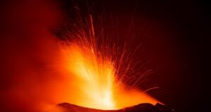 Не такий, як усі: вчені з’ясували, як утворився найактивніший вулкан Європи Не-такий,-як-усі:-вчені-з’ясували,-як-утворився-найактивніший-вулкан-Європи