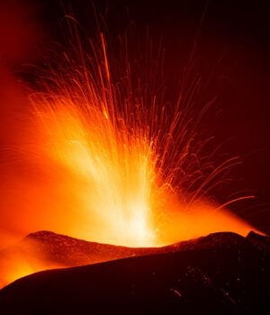 Не-такий,-як-усі:-вчені-з’ясували,-як-утворився-найактивніший-вулкан-Європи Не-такий,-як-усі:-вчені-з’ясували,-як-утворився-найактивніший-вулкан-Європи