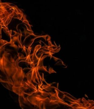 Війська-РФ-атакують-Запоріжжя-ударними-дронами:-у-житловому-районі-спалахнула-пожежа