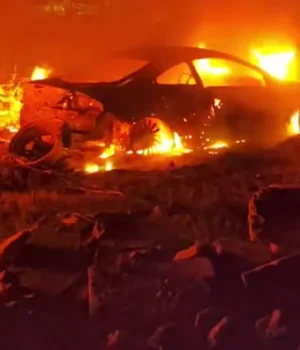 Нічна-атака-на-Запоріжжя-спричинила-масштабну-пожежу-на-автостоянці