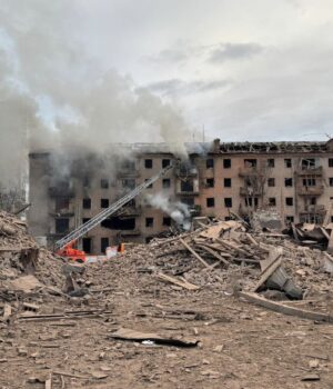 Зруйнована історична памʼятка: Росія скинула ФАБ на центр Словʼянська (фото)