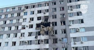 Російський безпілотник влучив у багатоповерхівку в Одесі: є загиблий та поранені Російський-безпілотник-влучив-у-багатоповерхівку-в-Одесі:-є-загиблий-та-поранені