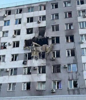 Російський-безпілотник-влучив-у-багатоповерхівку-в-Одесі:-є-загиблий-та-поранені Російський-безпілотник-влучив-у-багатоповерхівку-в-Одесі:-є-загиблий-та-поранені