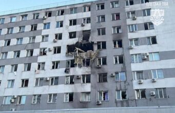 Російський безпілотник влучив у багатоповерхівку в Одесі: є загиблий та поранені Російський-безпілотник-влучив-у-багатоповерхівку-в-Одесі:-є-загиблий-та-поранені