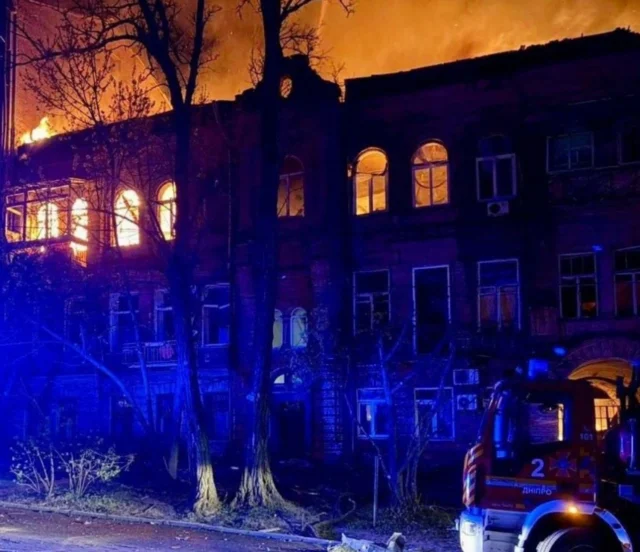 Удар по Дніпру: російські балістичні ракети пошкодили житлові райони росіяни-вночі-вдарили-по-Дніпру-балістикою-є-поранені-та-руйнування