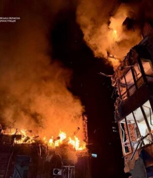 Росіяни-атакували-Київ-та-Дніпро:-спалахнули-пожежі,-серед-загиблих-дитина