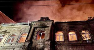 Російські обстріли Дніпра: 10 постраждалих, зруйновані будівлі Ворог поцілив по житлових кварталах у Дніпрі: відомо про пожежі та 10 постраждалих