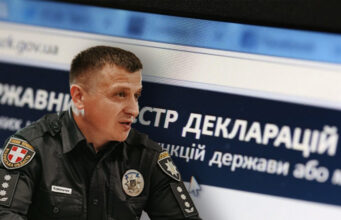 Поліцейська родина з Волині зберігає понад два мільйони гривень готівкою Поліцейська-родина-з-Волині-зберігає-понад-два-мільйони-гривень-готівкою