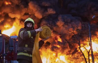 Масовані ракетні атаки Росії на Україну: жертви та руйнування в кількох містах РФ била по готелях, будинках та дитмайданчику, багато жертв: все про атаку на Київ, Дніпро,...