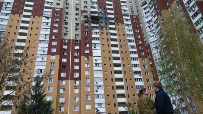 Комбінована атака Росії на Україну: жертви та руйнування в Києві, Одесі та Дніпрі Серед-загиблих-–-12-річний-хлопчик,-понад-100-поранених.-Наслідки-нічної-атаки-Росії