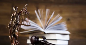 Вплив судових справ на медичну систему: погляд експерта Як-судові-справи-проти-лікарів-впливають-на-медичну-систему-–-пояснює-експерт