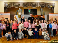 Бровко, пісні та руханки: у Луцьку першокласників навчають ПДР через виставу. Фото Бровко,-пісні-та-руханки:-у-Луцьку-першокласників-навчають-ПДР-через-виставу.-Фото