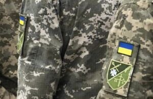 Зцілився за секунду: у Луцьку чоловік з палицею раптово одужав та втік від ТЦК Зцілився-за-секунду:-у-Луцьку-чоловік-з-палицею-раптово-одужав-та-втік-від-ТЦК