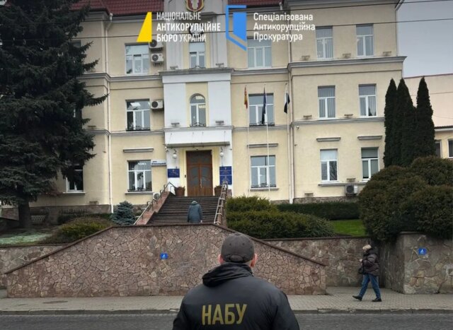 Ще одному депутату Луцькради оголосили підозру в резонансній справі «Снігової королеви» Ще-одному-депутату-Луцькради-оголосили-підозру-в-резонансній-справі-«Снігової-королеви»