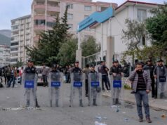 Турецька поліція затримала 162 людей, які в соцмережах публікували «суперечливі» дописи про останні стрілянини у... Турецька-поліція-затримала-162-людей,-які-в-соцмережах-публікували-«суперечливі»-дописи-про-останні-стрілянини-у.