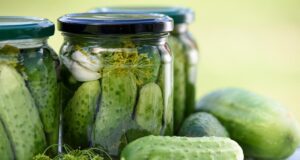Справжній домашній скарб: які корисні властивості має розсіл з маринованих огірків Справжній-домашній-скарб:-які-корисні-властивості-має-розсіл-з-маринованих-огірків