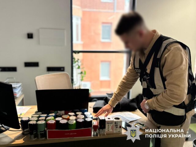 Шантажем і погрозами вимагали криптоборги в українців: у Києві викрили ботоферму Шантажем-і-погрозами-вимагали-криптоборги-в-українців:-у-Києві-викрили-ботоферму