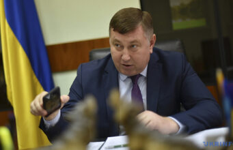 Депутат Волиньради задекларував новий кросовер дружини за понад 3 мільйони гривень Депутат-Волиньради-задекларував-новий-кросовер-дружини-за-понад-3-мільйони-гривень