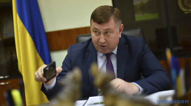 Депутат Волиньради задекларував новий кросовер дружини за понад 3 мільйони гривень Депутат-Волиньради-задекларував-новий-кросовер-дружини-за-понад-3-мільйони-гривень