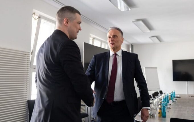 Україна та Diehl Defence уклали угоду про постачання ракет IRIS-T та розробку нових систем для... Ракети для F-16 та нові ППО: Україна уклала потужну угоду з Diehl Defence