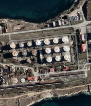 Після-нічних-атак-горять-нафтобази-у-краснодарському-краї-та-біля-Севастополя