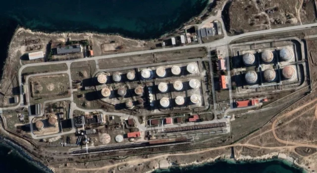 Пожежі на нафтобазах у Краснодарському краї та біля Севастополя після нічних атак Після-нічних-атак-горять-нафтобази-у-краснодарському-краї-та-біля-Севастополя