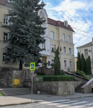 Аудитори-виявили-у-Луцькраді-маніпуляції-з-житловим-фондом-на-десятки-мільйонів-гривень