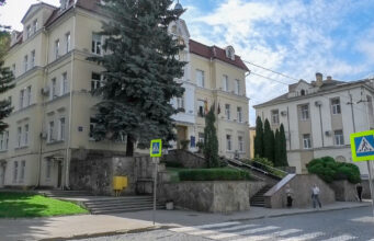 Аудитори виявили у Луцькраді маніпуляції з житловим фондом на десятки мільйонів гривень Аудитори-виявили-у-Луцькраді-маніпуляції-з-житловим-фондом-на-десятки-мільйонів-гривень