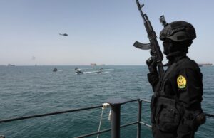 Іран відновлює контроль над Ормузькою протокою через дії США Ормузьку протоку знову закривають: Іран зробив різку заяву