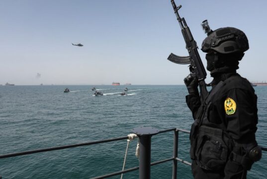 Іран відновлює контроль над Ормузькою протокою через дії США Ормузьку протоку знову закривають: Іран зробив різку заяву